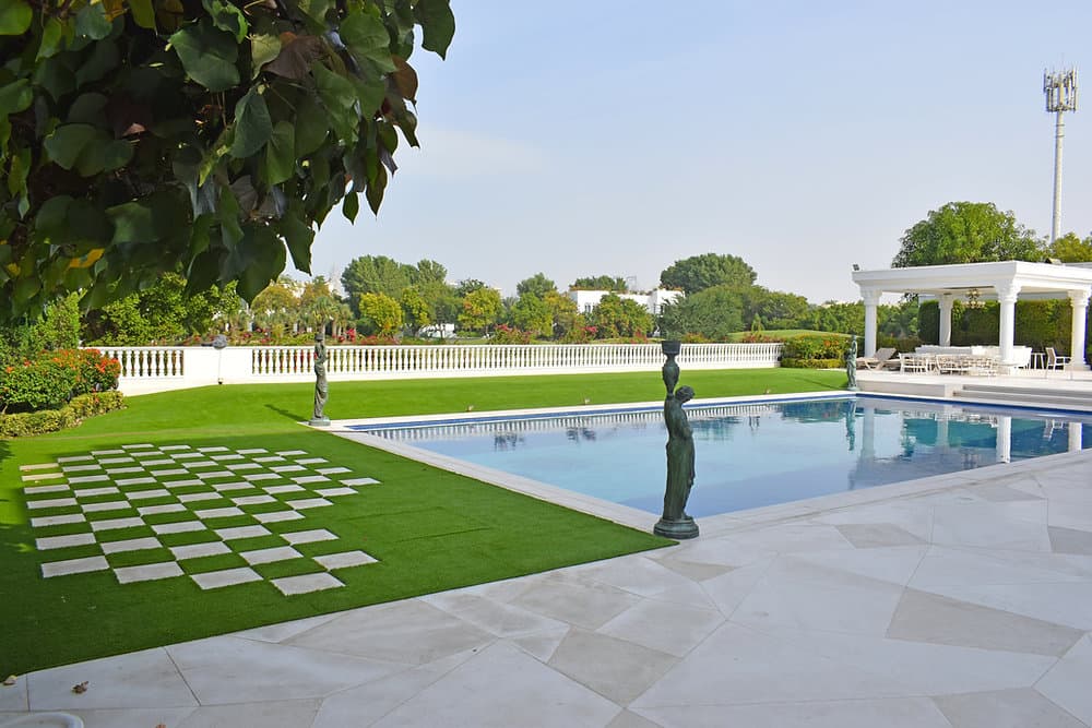 Artificial Grass Around Pools in Dubai, a practical guide