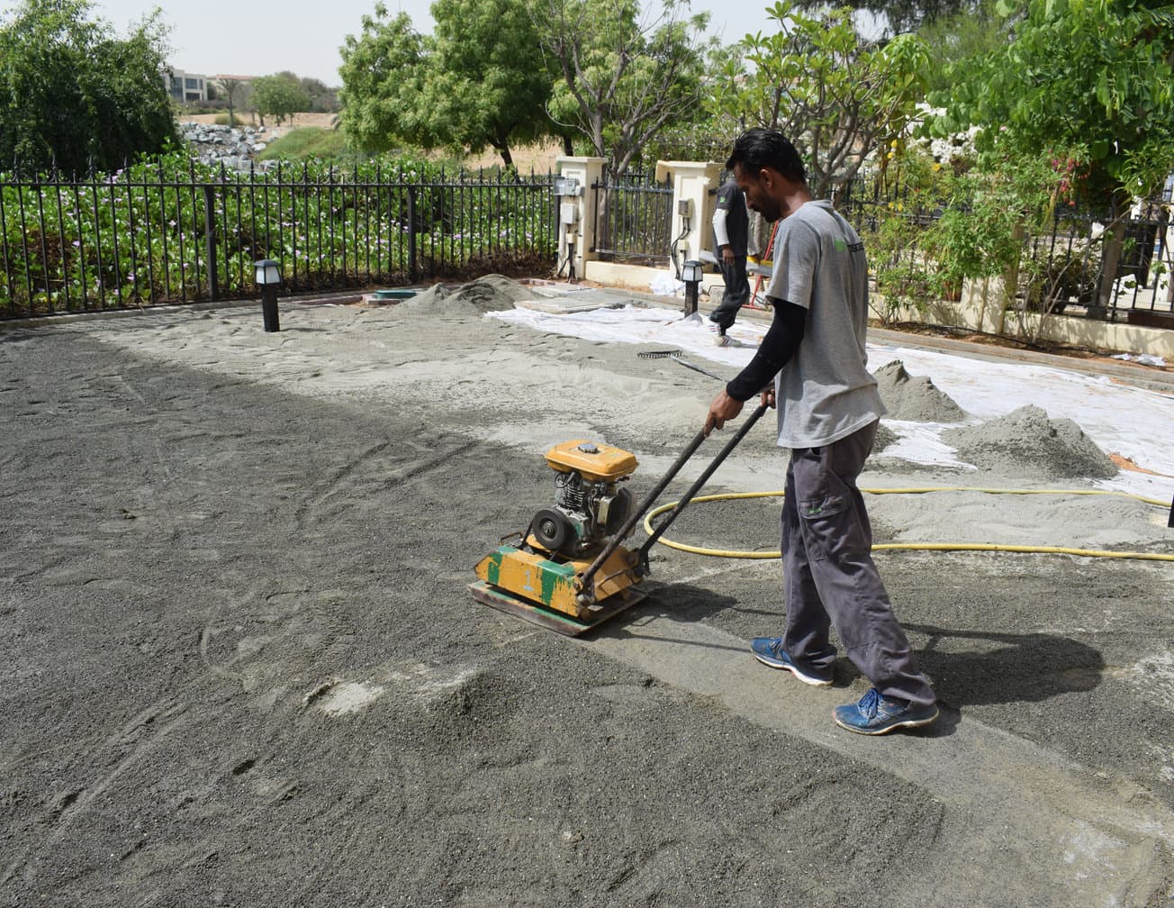 Compaction and levelling of foundation