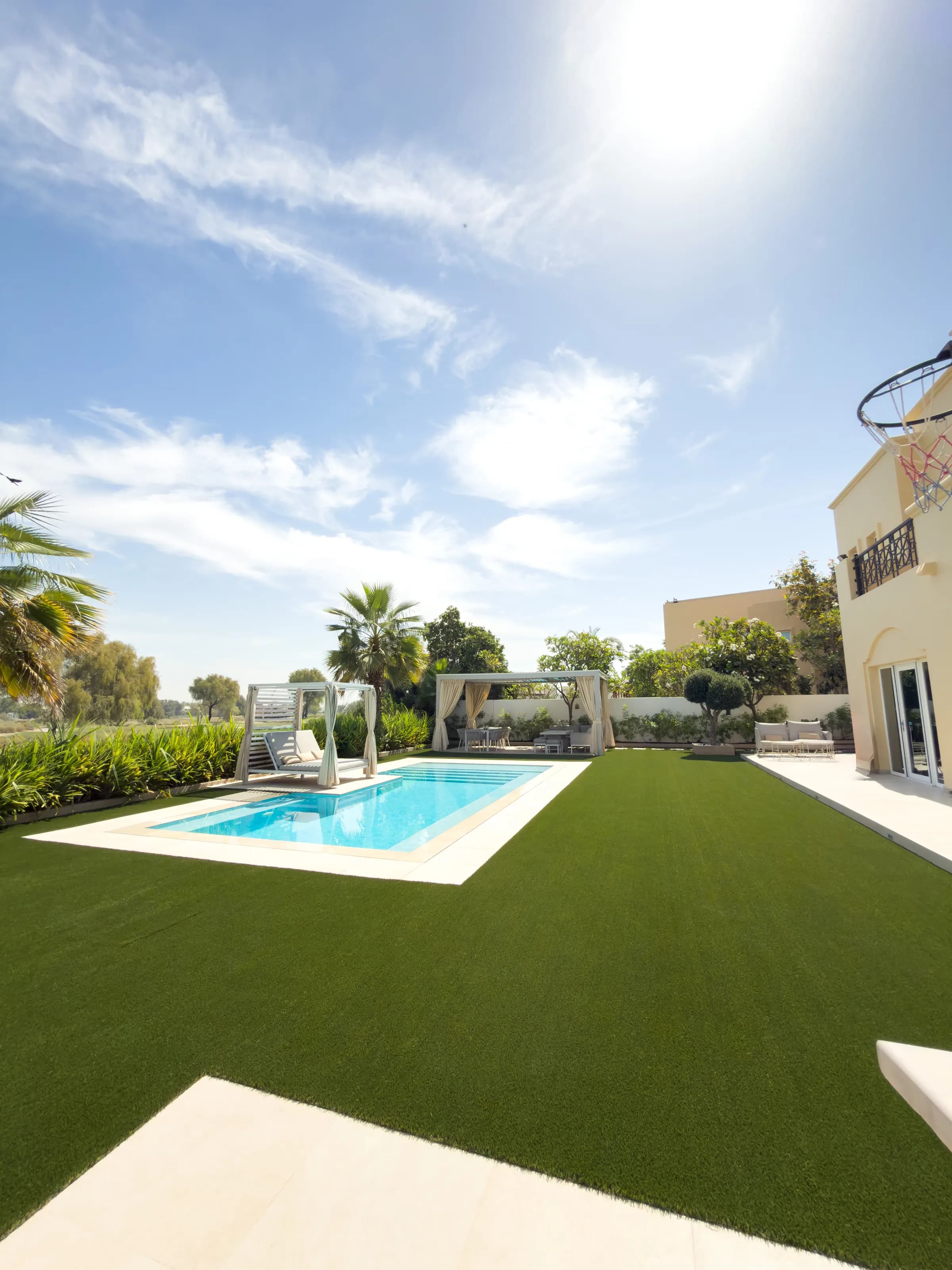 Milan 35 mm artificial lawn wrapping the pool at a villa in Alvorada 2, Arabian Ranches