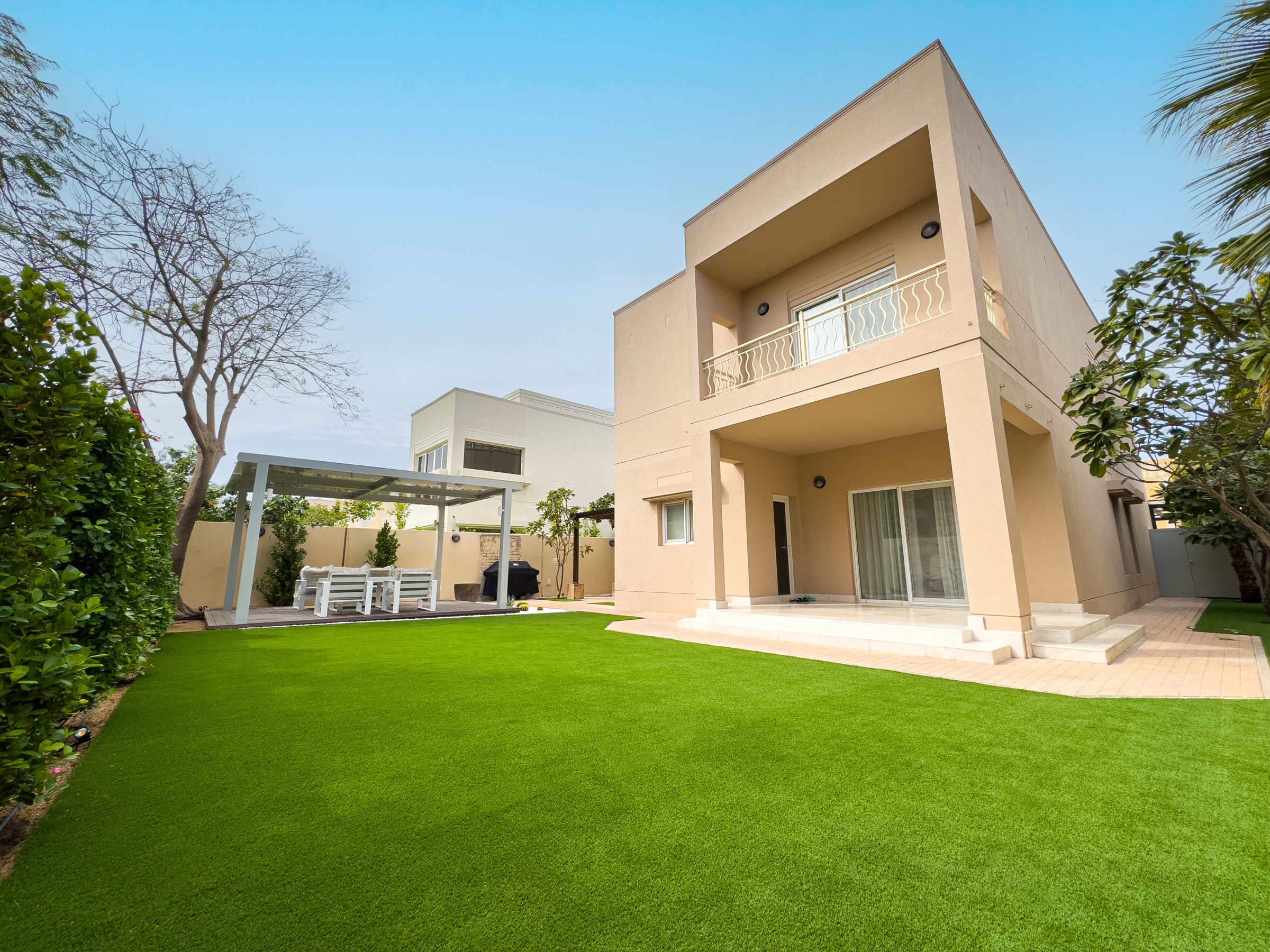 A villa landscaping project supplied through the Mazegrass trade programme